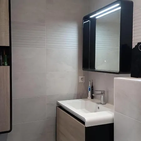 House In With Saltwater Pool & Vineyards