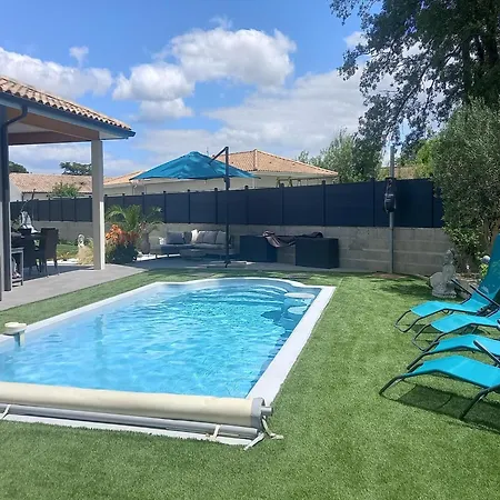 House In With Saltwater Pool & Vineyards بيت للعطل *