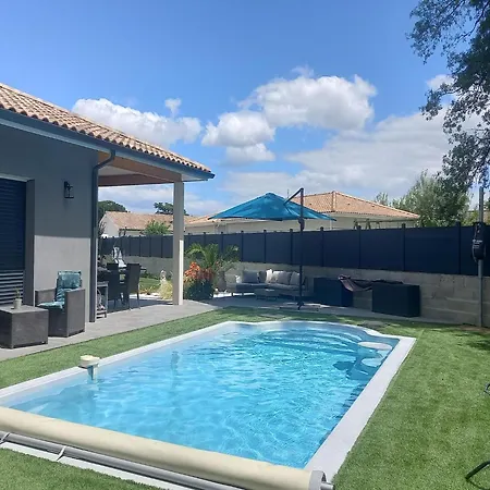 Charming House With Private Pool 펜션